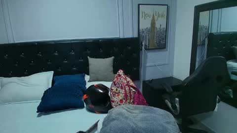 Lizz  online show from 5, 2, 2025