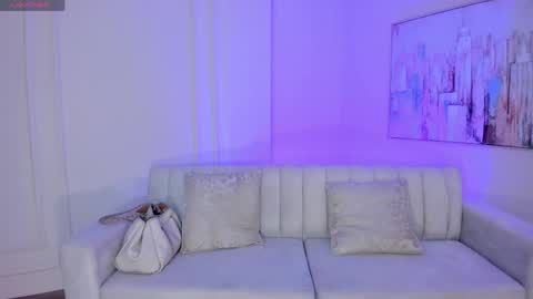 Lizzi  online show from 5, 4, 2026