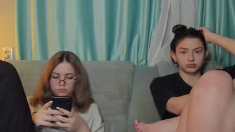 lizzi_muur online show from 8, 12, 2024