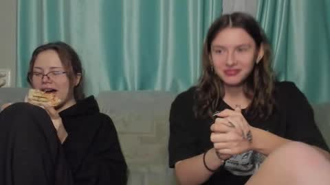 lizzi_muur online show from 25, 12, 2024