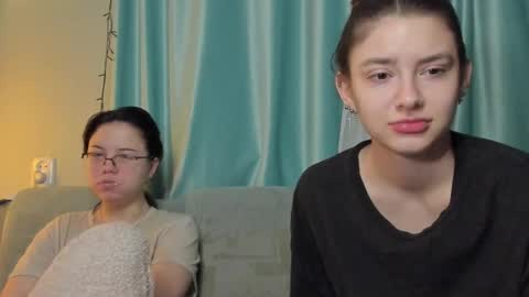 lizzi_muur online show from 18, 1, 2025