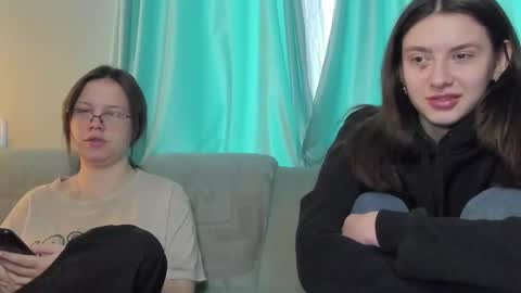 lizzi_muur online show from 3, 2, 2025