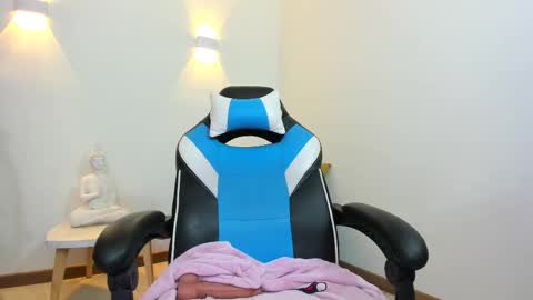 Snapshot of lizzie_williamss chatting on 3, 10, 2025 lizzie_williamss online show from 3, 10, 2025