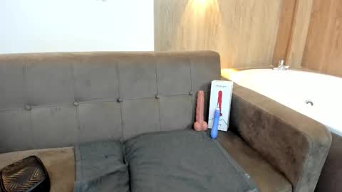 Snapshot of lizzie_williamss chatting on 24, 11, 2025 lizzie_williamss online show from 24, 11, 2025