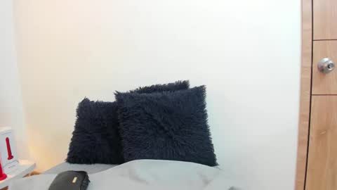 Snapshot of lizzie_williamss chatting on 15, 12, 2025 lizzie_williamss online show from 15, 12, 2025