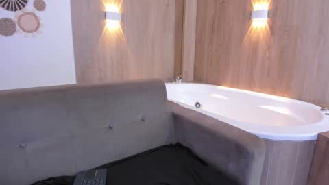 Snapshot of lizzie_williamss chatting on 13, 3, 2026 lizzie_williamss online show from 13, 3, 2026