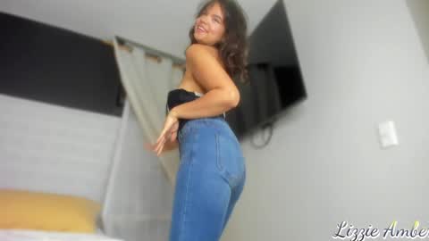 Snapshot of lizzieamber chatting on 28, 12, 2024 lizzieamber online show from 28, 12, 2024