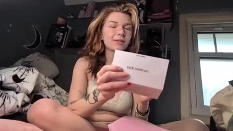 Snapshot of lizzyylovesick chatting on 27, 12, 2024 lizzybunny online show from 27, 12, 2024