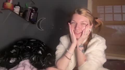 Snapshot of lizzyylovesick chatting on 17, 1, 2025 lizzybunny online show from 17, 1, 2025