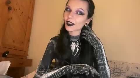 lizzybunny online show from 16, 4, 2026