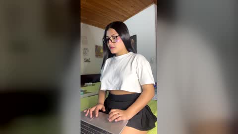 Snapshot of lnca6d chatting on 7, 4, 2026 launx18 online show from 7, 4, 2026