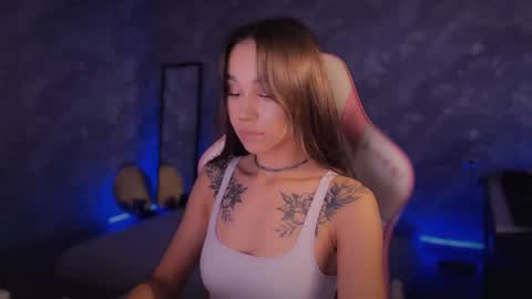 Snapshot of lnnsfw chatting on 1, 12, 2025 Linn my new page online show from 1, 12, 2025