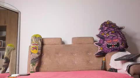 Snapshot of logan_drakex chatting on 19, 9, 2025 LOGAN DRAKE online show from 19, 9, 2025