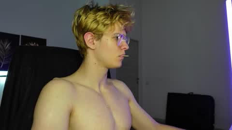 Snapshot of logan_fraser chatting on 16, 10, 2025 LOGAN FRASER online show from 16, 10, 2025