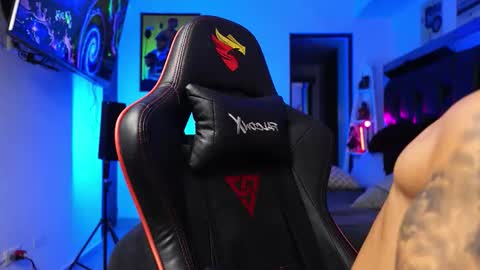 logan_hugh8 online show from 17, 1, 2026