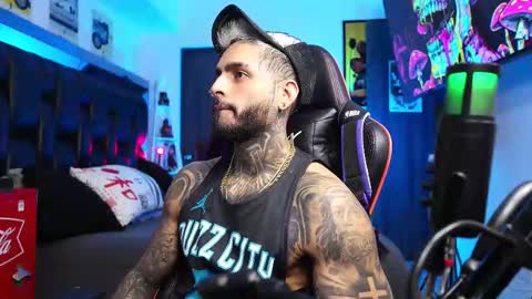 logan_hugh8 online show from 23, 2, 2026