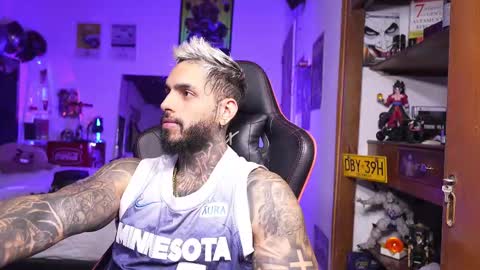 logan_hugh8 online show from 26, 3, 2026