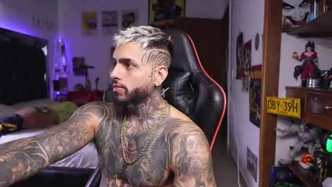 logan_hugh8 online show from 14, 4, 2026