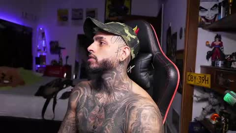 logan_hugh8 online show from 15, 4, 2026