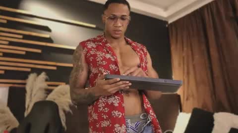 logan_varela online show from 26, 1, 2025