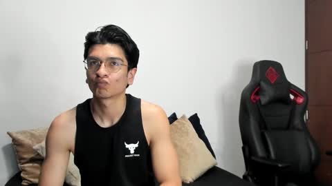 Snapshot of logannick chatting on 14, 11, 2025 Logan online show from 14, 11, 2025