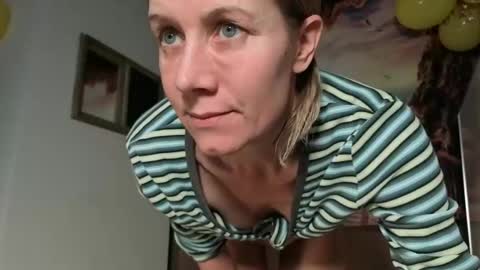 Snapshot of lola_belgium chatting on 29, 4, 2026 lola_belgium online show from 29, 4, 2026