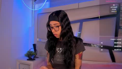 Snapshot of lola_js chatting on 2, 12, 2025 lola_js online show from 2, 12, 2025