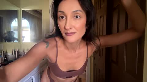 lola_la_lita online show from 2, 10, 2025