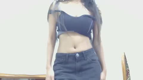 Snapshot of lolaa_darling chatting on 23, 1, 2025 lolaa online show from 23, 1, 2025