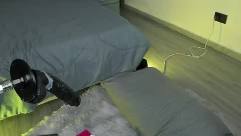 Lola Angel online show from 21, 4, 2026