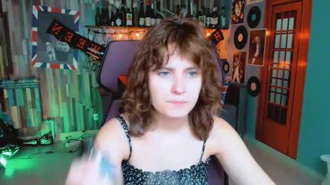 Snapshot of lolaasmus chatting on 29, 10, 2025 I consider myself the god Loki but life just calls me LOL online show from 29, 10, 2025