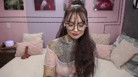 Snapshot of lolabrouse__ chatting on 28, 5, 2026 Lola online show from 28, 5, 2026