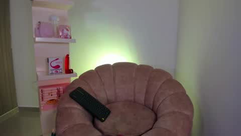 LolaCoper online show from 6, 11, 2025