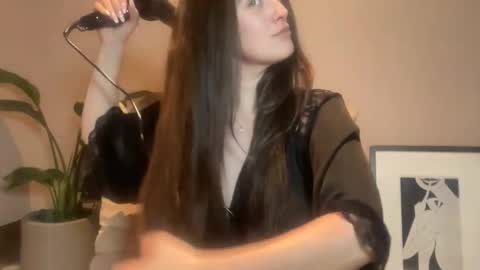 Snapshot of loladom chatting on 14, 10, 2025 Frt Pr1ncess online show from 14, 10, 2025