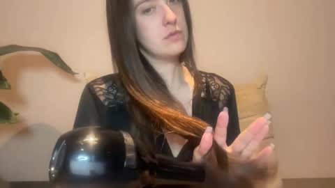 Snapshot of loladom chatting on 23, 10, 2025 Frt Pr1ncess online show from 23, 10, 2025