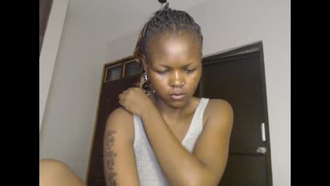 lolamia7 online show from 10, 3, 2025