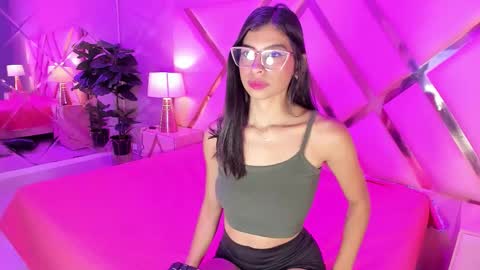 Snapshot of lolapierce chatting on 29, 10, 2025 loli online show from 29, 10, 2025