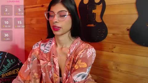 Snapshot of lolapierce chatting on 13, 11, 2025 loli online show from 13, 11, 2025