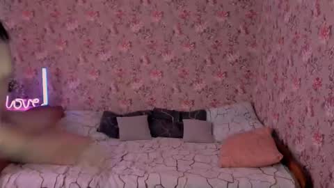 Snapshot of lolarozzie chatting on 7, 2, 2026 Lola Next stream January 6th at 0500am 30 minutes GMT online show from 7, 2, 2026