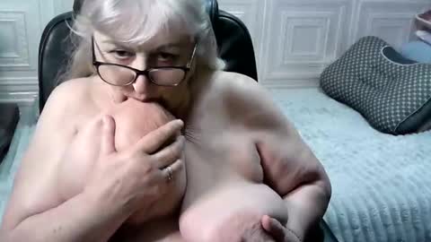 Snapshot of lolkaalyss chatting on 22, 4, 2026 LolkaAlyss online show from 22, 4, 2026