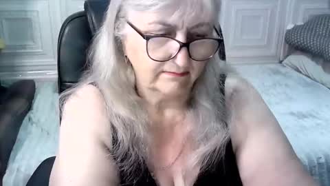 Snapshot of lolkaalyss chatting on 10, 5, 2026 LolkaAlyss online show from 10, 5, 2026