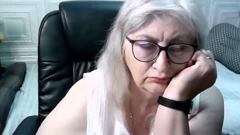 Snapshot of lolkaalyss chatting on 13, 5, 2026 LolkaAlyss online show from 13, 5, 2026