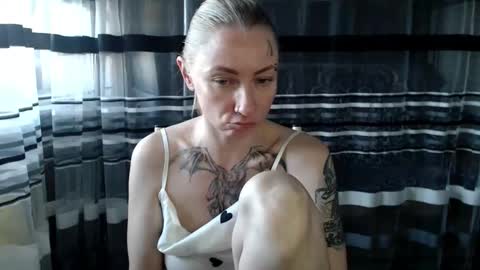 Snapshot of lollifox_1 chatting on 17, 10, 2025 Lisa online show from 17, 10, 2025