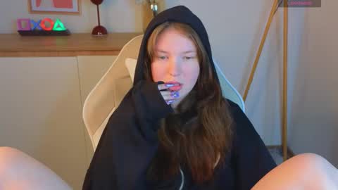 Snapshot of lolly_pump chatting on 25, 9, 2025 Mona online show from 25, 9, 2025