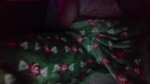 Snapshot of lolwhy21521 chatting on 16, 12, 2025 Lolwhy21 online show from 16, 12, 2025