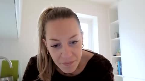 Em online show from 21, 12, 2025