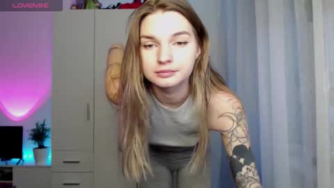 Snapshot of lookluna chatting on 2, 12, 2025 Luna online show from 2, 12, 2025