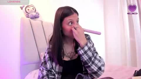 Snapshot of loolii_pink chatting on 4, 12, 2025 Loly online show from 4, 12, 2025