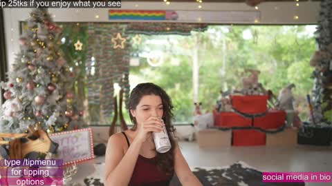 Snapshot of loollypop24 chatting on 17, 12, 2024 Chaturbatexxjessica online show from 17, 12, 2024