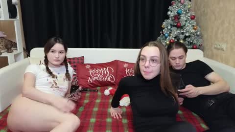 Snapshot of loossers chatting on 27, 12, 2024 Jean and Isa right couple Mark and Eva left couple online show from 27, 12, 2024
